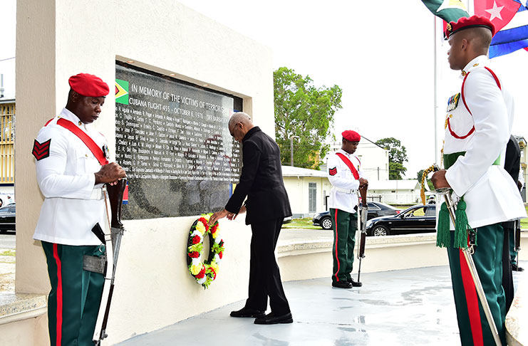President David Granger lays a wreath at the Cubana Air Disaster Monument, in memory of those who died aboard flight ‘CU 455’ on October 6, 1976