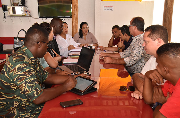 Members of the two delegations in discussion at the preparatory meeting held in Roraima, Brazil on Saturday