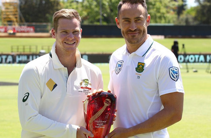 The captains, Steve Smith and Faf du Plessis,  pose with the Test  series trophy.