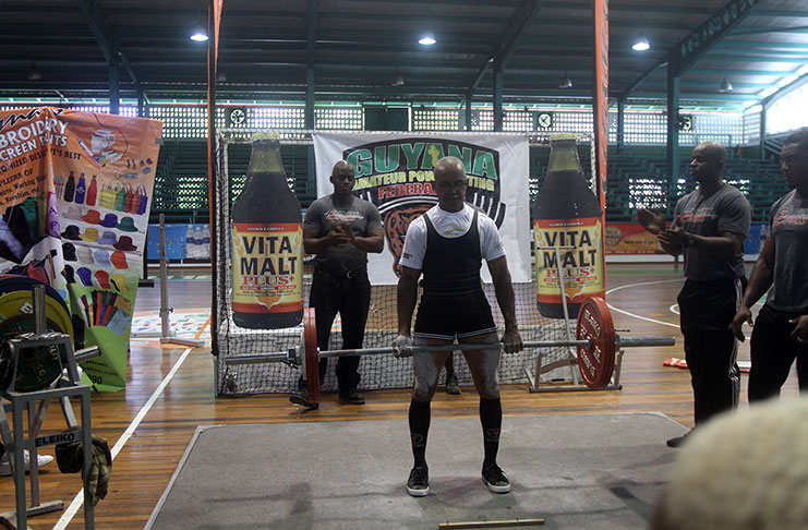 69-year-old Noel Cummings set a new national record for the Master 4 Raw deadlift.