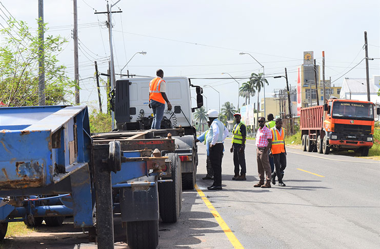 MPI workers removing a trailer from the roadway