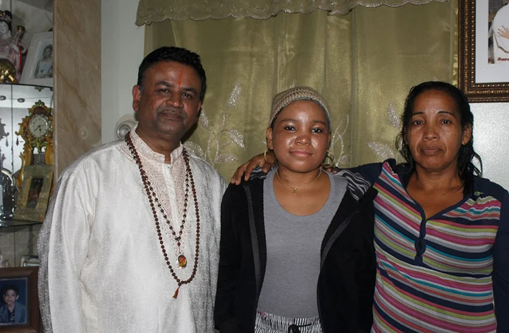 Susan Culpepper and her mother, Cherlyn Benn with Pandit Tillackdharry Seerattan