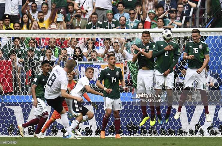 Germany's midfielder Toni Kroos (L) shoots a free kick during the Russia 2018 World Cup Group F football match between Germany and Mexico at the Luzhniki Stadium in Moscow on June 17, 2018. (Photo by Patrik STOLLARZ / AFP) / RESTRICTED TO EDITORIAL USE - NO MOBILE PUSH ALERTS/DOWNLOADS (Photo credit should read PATRIK STOLLARZ/AFP/Getty Images)