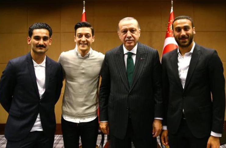 Ilkay Gundogan and Mesut Ozil, along with Everton's Cenk Tosun, pose with the Turkish president