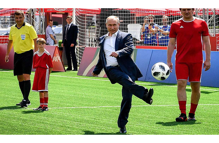 Russian President Vladimir Putin visits the World Cup Football Park to take part in the opening of an exhibition soccer match in Red Square in central Moscow, Russia June 28, 2018. Sputnik/Alexei Nikolsky/Kremlin via REUTERS