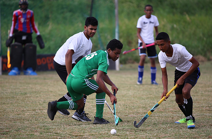 Tahrea Garnett and Nandlall Persaud battle for possession in the Solo Boys’ Under-19 League.