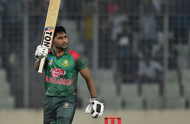 Imrul Kayes  wasn't giving up, though, marshalling the lower order and exploding at the end to make 144 ©AFP