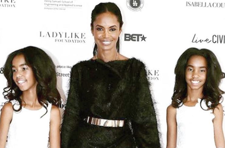 Kim Porter in happier times with her twin daughters (LOOP photo)