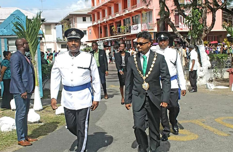 New City Mayor, Pandit Ubraj
Narine being escorted into the
chambers of City Hall following a
parade to start his term of office
on Monday (Photo by M&CC )