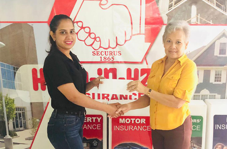 Shafeena Juman, Marketing Executive of Hand-in-Hand (left) hands over the company’s sponsorship to GMR&SC’s office executive Cheryl Gonsalves.