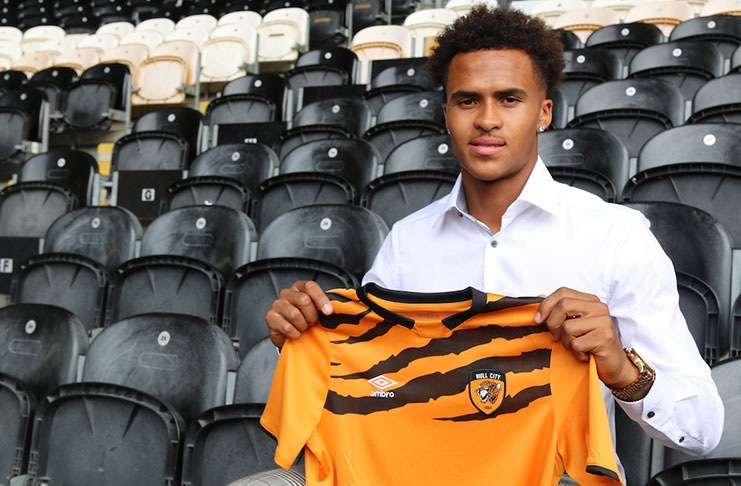 Elliot Bonds after he signed with Hull City