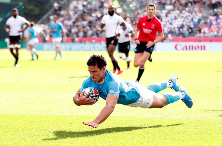 Kamaishi, Japan - Uruguay's Juan Manuel Cat scores their third try. (REUTERS/Peter Cziborra)