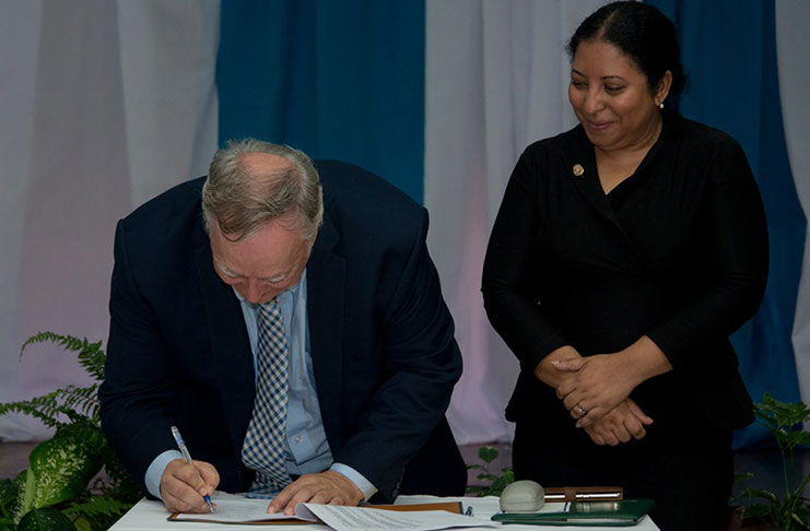 Manager, Research partnerships of Trent University’s Office of Innovation, John Knight, signs the agreement as Deputy Vice-Chancellor of Philanthropy Alumni and Civic Engagement (PACE) and chair of the Transitional Management Committee, Dr. Paloma Mohamed looks on
