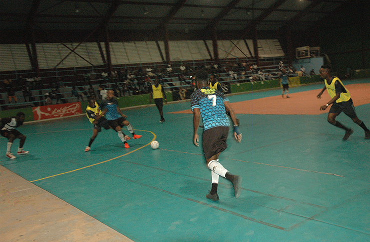 Action in the Rio Indoor Street-ball Championship