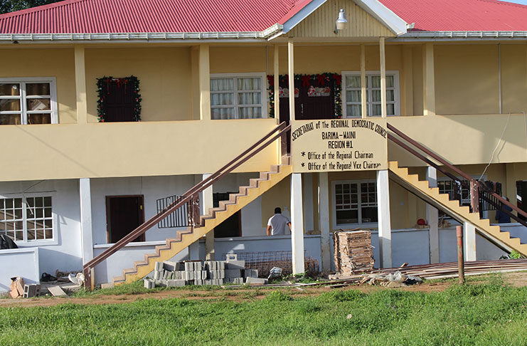 Workmen completing the bottom flat of the RDC Secretariat