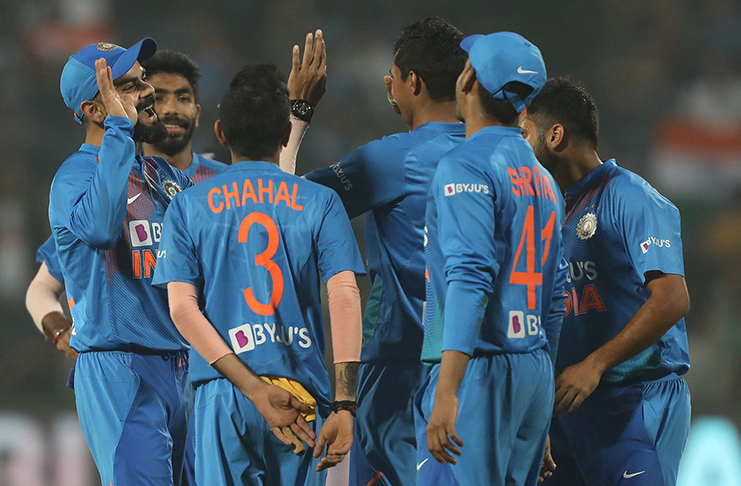 India huddle up after taking a wicket v Sri Lanka, 3rd T20I, Pune.