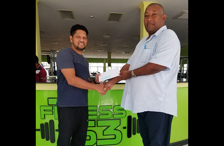 Former Guyana/West Indies captain Ramnaresh Sarwan presents the sponsorship cheque to BCB president Hilbert Foster