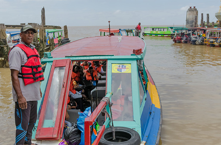 Carrying less. Речной трамвай Бангкок. Speed Boat в Лаосе. Речной трамвай Гданьск. SZ-390 Речной трамвай.