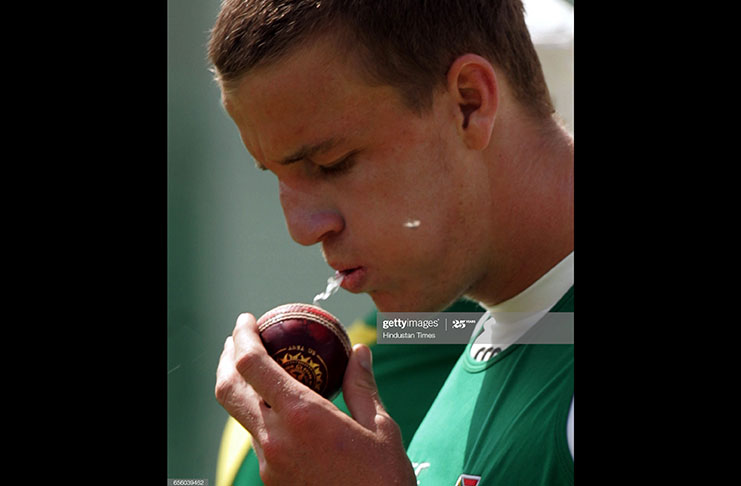 Morne Morkel spits on the ball during a practice session