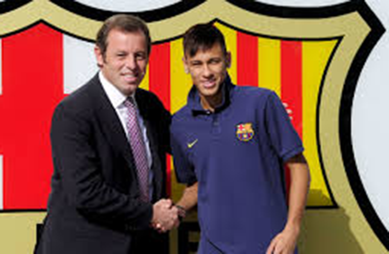 FILE PHOTO: Brazilian soccer player Neymar (R) shakes hands with Barcelona's president Sandor Rosell after signing a five-year contract with FC Barcelona, in front of their offices close to Camp Nou stadium. June 3, 2013. REUTERS/Albert Gea/File Photo.