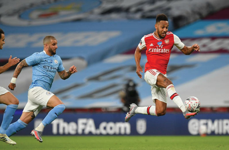 Arsenal's Pierre-Emerick Aubameyang in action with Manchester City's Kyle Walker, as play resumes behind closed doors following the outbreak of the coronavirus disease (COVID-19) Justin Tallis/Pool via REUTERS.
