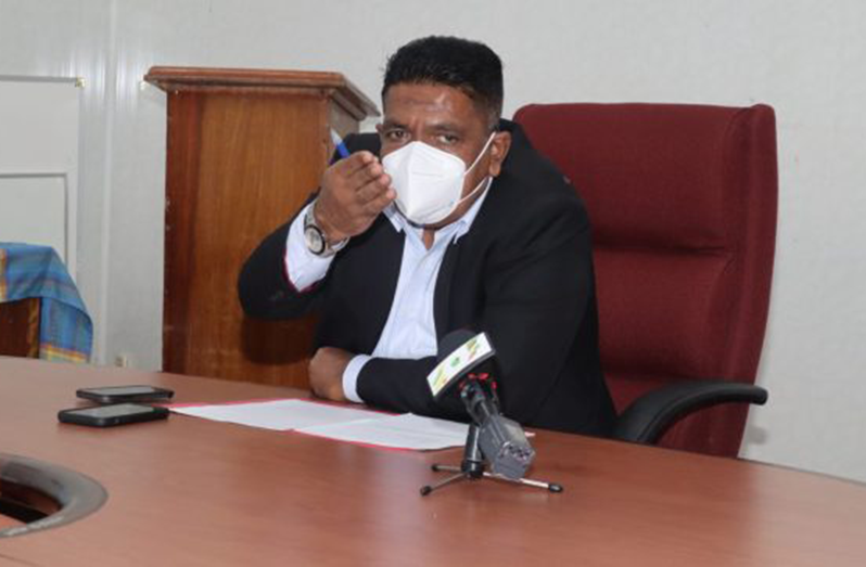 Minister of Agriculture, Zulfikar Mustapha addresses stakeholders during the meeting (DPI photo)