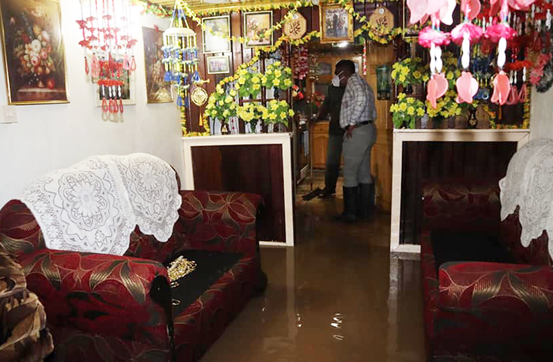 Minister of Agriculture Zulfikar Mustapha in one of flooded houses (Ministry of Agriculture Photo)