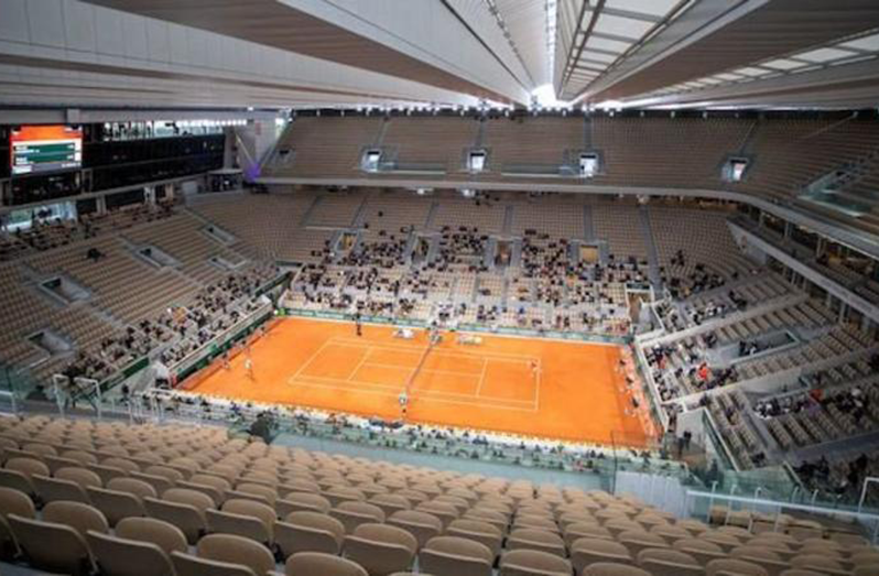 Matches at the 2020 French Open were played in front of a maximum capacity of 1 000 fans.