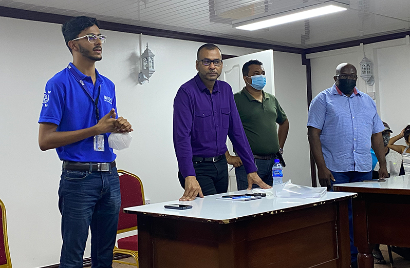 Foreign Secretary at the Ministry of Foreign Affairs and International Cooperation, Robert Persaud (second from left), addressing re-migrants through IOM’s translator, Javier Singh (extreme left)