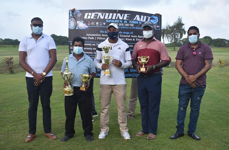 Mike Mangal (second from left) with other golfers and tne sponsor’s representatives at the presentation ceremony.