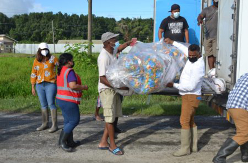 Hampers distributed to Region Three flood victims - Guyana Chronicle