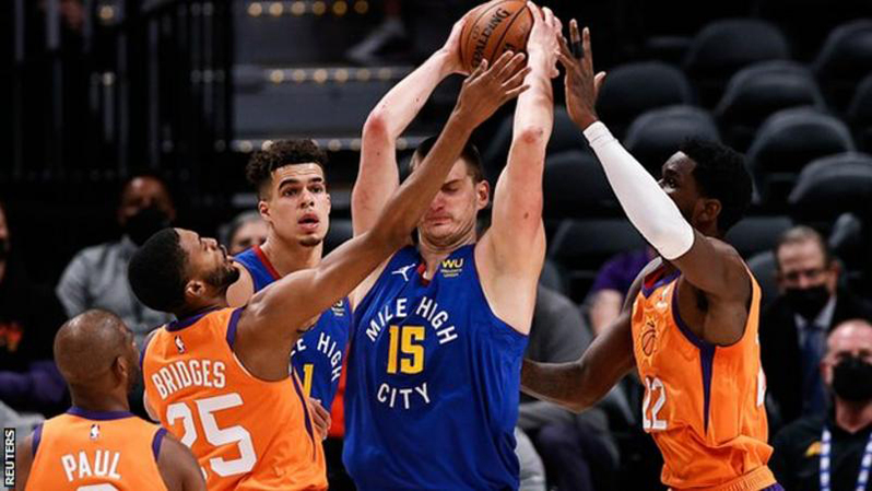 Nikola Jokic found himself under pressure against Suns.