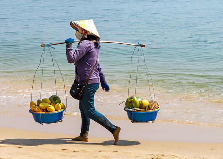 A fruit vendor on the beach in Viet Nam (FAO photo)