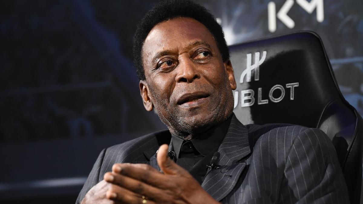 229 items will be up for sale next month at an auction organized by Pele for the foundation he created in 2018 to help underprivileged children.