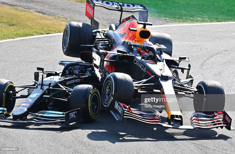 Max Verstappen of the Netherlands driving the (33) Red Bull Racing RB16B Honda, and Lewis Hamilton of Great Britain driving the (44) Mercedes AMG Petronas F1 Team Mercedes W12, crash during the F1 Grand Prix of Italy at Autodromo di Monza on September 12, 2021 in Monza, Italy. (Photo by Peter Van Egmond/Getty Images)