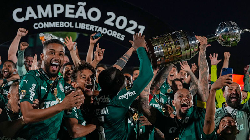 Palmeiras celebrate with the trophy after beating Flamengo 2-1 in the Copa Libertadores final on Saturday