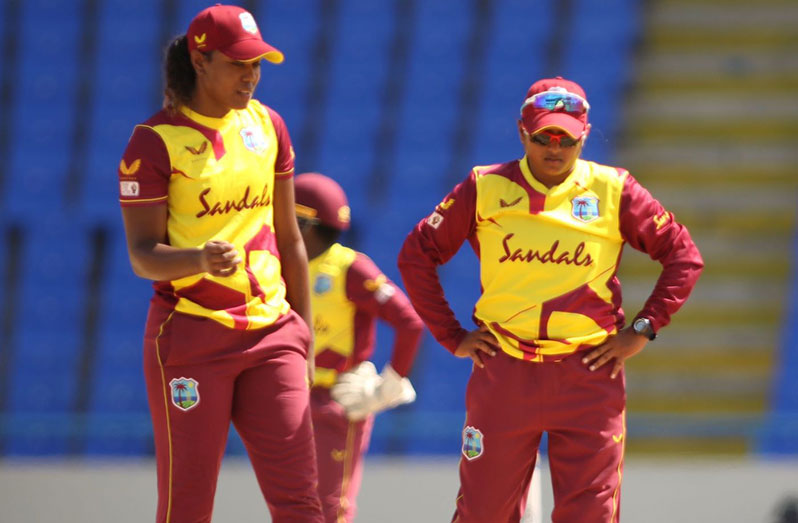 Hayley Matthews and Anisa Mohammed get together for a chat, West Indies vs South Africa, 1st women's T20I, North Sound, August 31, 2021