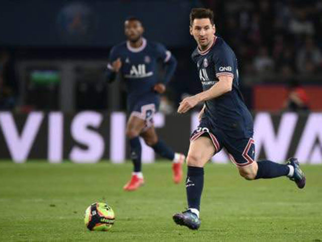 Paris Saint-Germain's Argentinian forward Lionel Messi controls the ball during the French Ligue 1 football match between Paris Saint-Germain and LOSC Lille at the Parc des Princes stadium, in Paris, last Friday. (Photo: AFP)