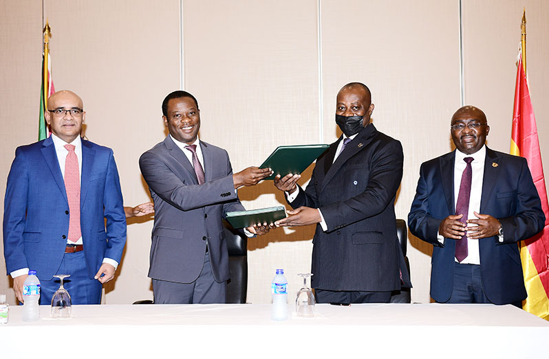 Minister of Foreign Affairs Hugh Todd (left) and Ghana’s Deputy Minister of Foreign Affairs, Thomas Mbomba,
exchange copies of the signed framework agreement on co-operation. Also pictured are Guyana’s Vice-
President, Dr. Bharrat Jagdeo and Ghana’s Vice-President, Dr Mahamudu Bawumia (Adrian Narine photo)