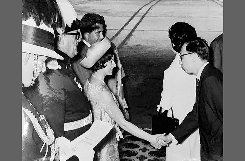 Hilton Cheong-Leen greets Princess Margaret during her visit to Hong Kong in 1975 (scmp.com photo)