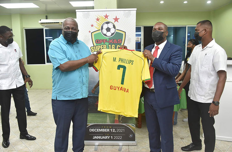 Prime Minister Mark Phillips receives his jersey from GFF President Wayne Forde.