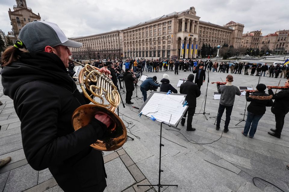Musicians of the Kyiv-Classic Symphony Orchestra under the direction of conductor Herman Makarenko perform during an open-air concert named "Free Sky" at the Independence Square in central Kyiv, Ukraine March 9, 2022. REUTERS/Gleb Garanich