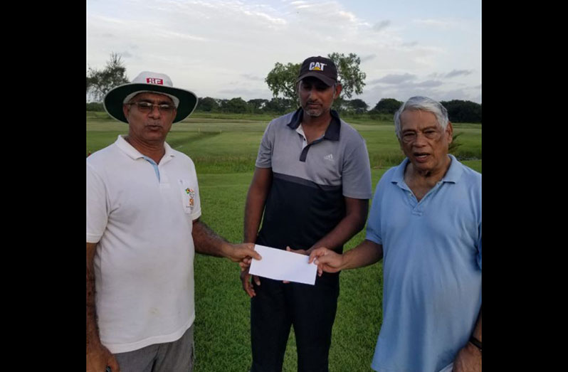 The presentation ceremony for today’s tournament was held earlier this week. From left to right: Pandit Ravi, Maxim Mangra and Robert Hanoman