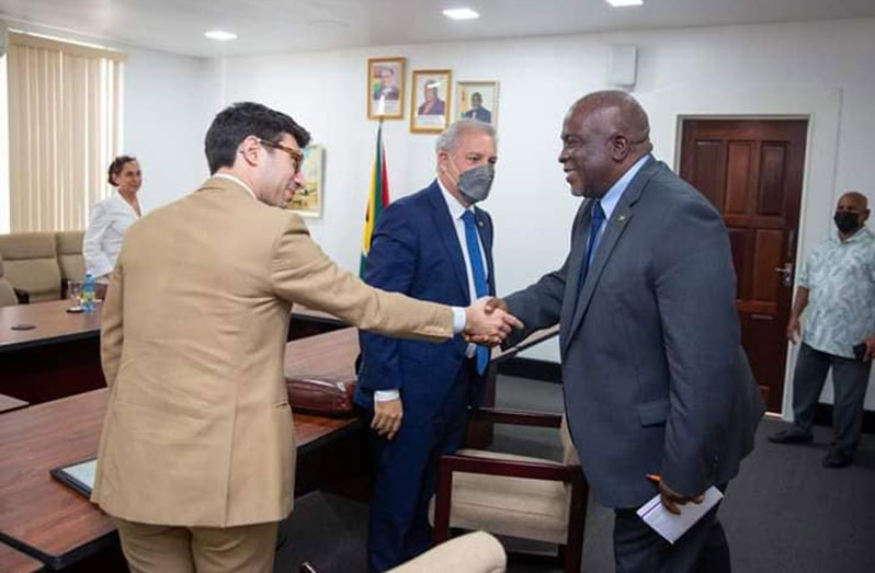 Prime Minister, Brigadier (ret’d) Mark Phillips, engaging representatives of UNOPS (Office of the Prime Minister photo)