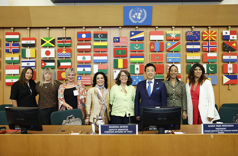 From left: Yael Rubinstein, Ambassador-Permanent Representative of Israel to the United Nation Agencies; Jody Williams, Nobel Peace Laureate; Elena Diego, Chairperson, Spanish Parliamentary Alliance for the right to food; Ambassador Vincenza Lo Monaco, Italian Permanent Representative to FAO; Marina Sereni, Deputy Minister of Foreign Affairs, Italy; FAO Director-General, QU Dongyu; Samia Nkrumah, President of the Kwame Nkrumah Pan-African Centre, Ghana and Karima Moual, moderator (FAO photo)