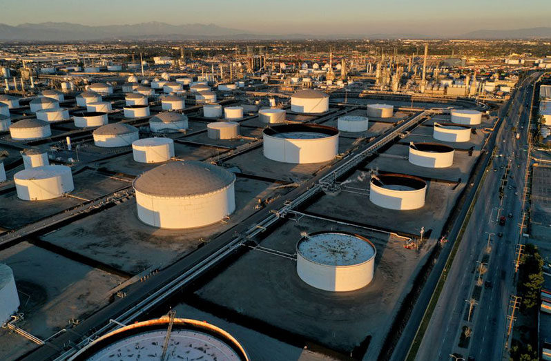 Storage tanks are seen at Marathon Petroleum's Los Angeles Refinery, which processes domestic and imported crude oil, in Carson, California, U.S (REUTERS/Bing Guan/File Photo)
