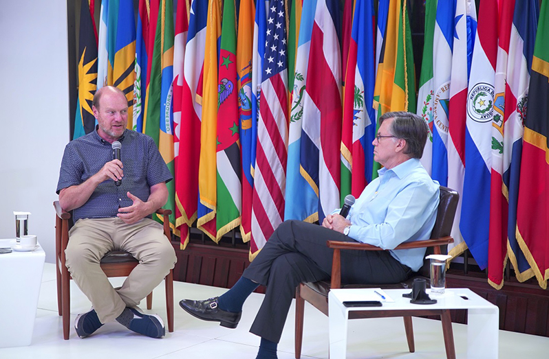 Agricultural businessman, agricultural engineer and international consultant Gustavo Grobocopatel, during a dialogue with IICA Director-General, Manuel Otero, at the headquarters of the Institute in San Jose, Costa Rica (IICA photo)