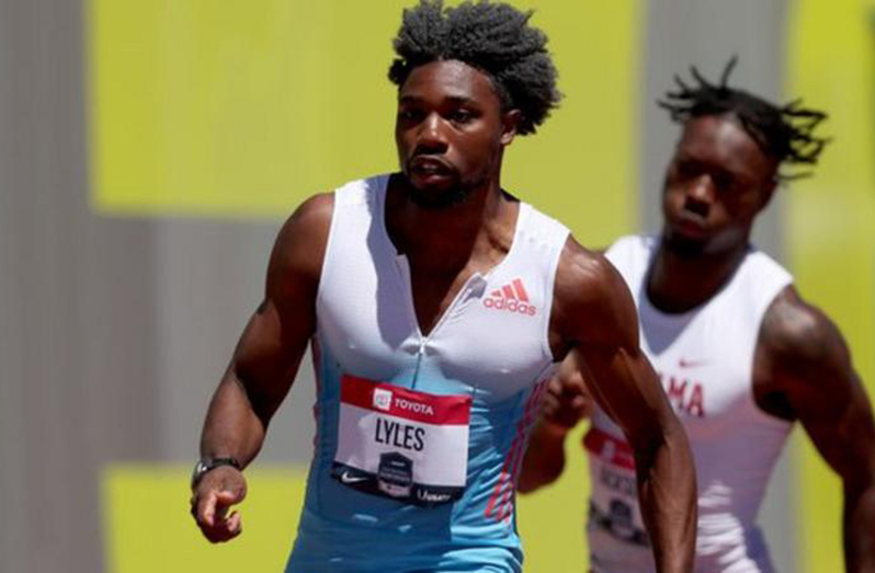 Noah Lyles overtook Erriyon Knighton on the curve to snatch the win.