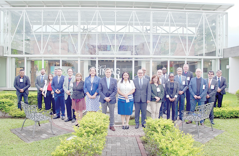 Ministers and representatives of more than 20 countries in the Americas who participated in the 42nd Regular Meeting of the Executive Committee of IICA (IICA photo)