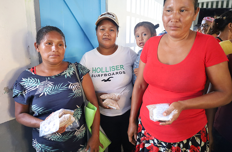 Some farmers from Santa Rosa who received Acoushi Ants bait (Ministry of Agriculture photo)